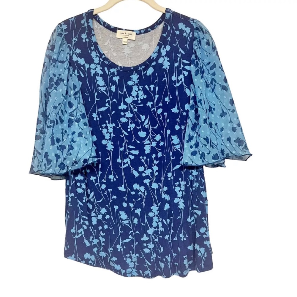 Kim & Cami Womens Floral Top Size Medium Short Chiffon Flutter Sleeves Blue